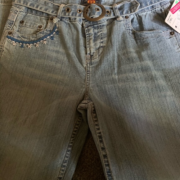 Jeans - Picture 2 of 3